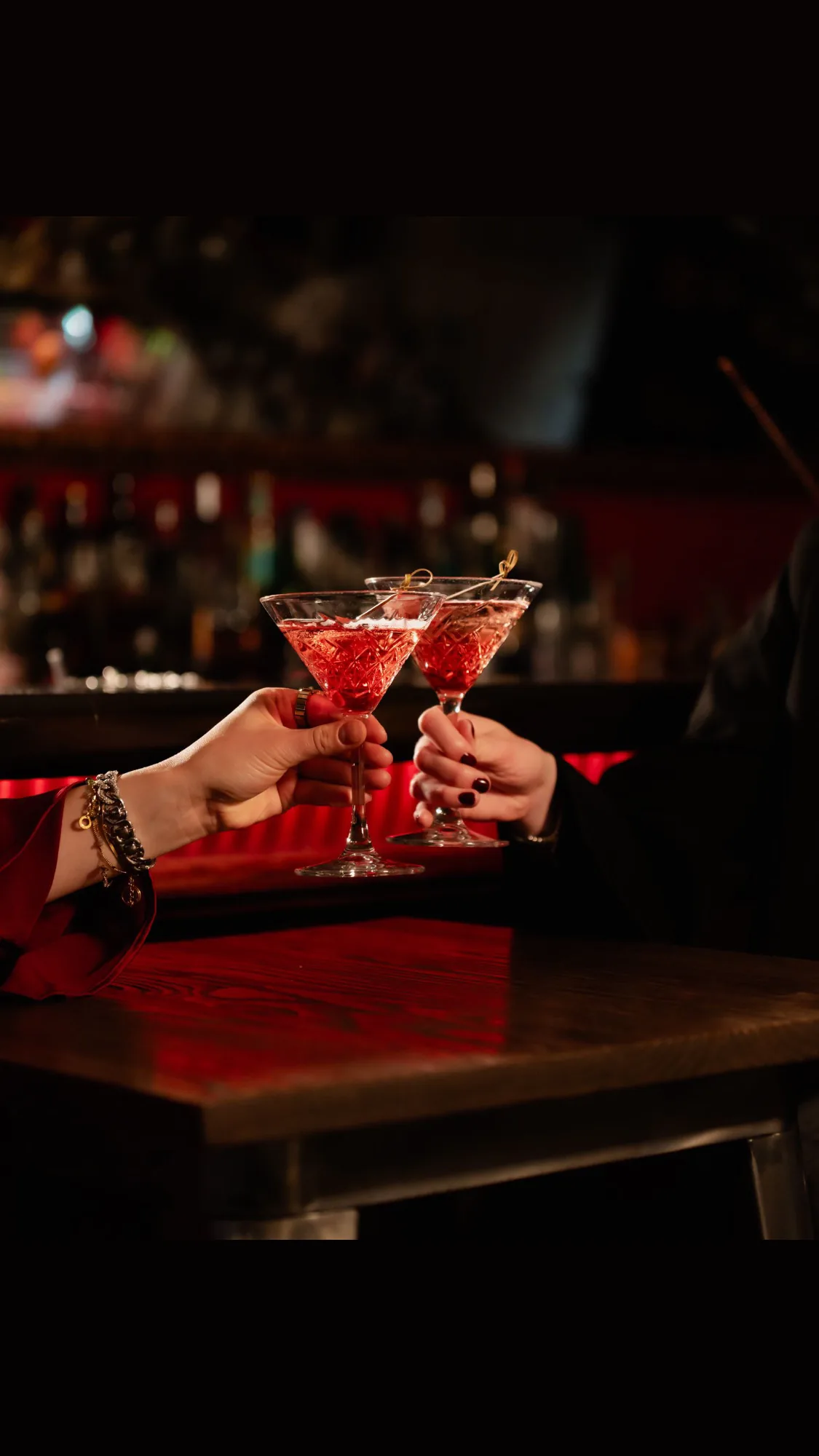 Cocktails bei einem gemeinsamen Abend im BARTISTA